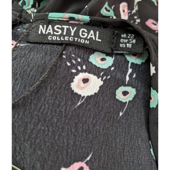🆕 Nasty Gal Bud of Been There Plus Floral Dress - Picture 6 of 11